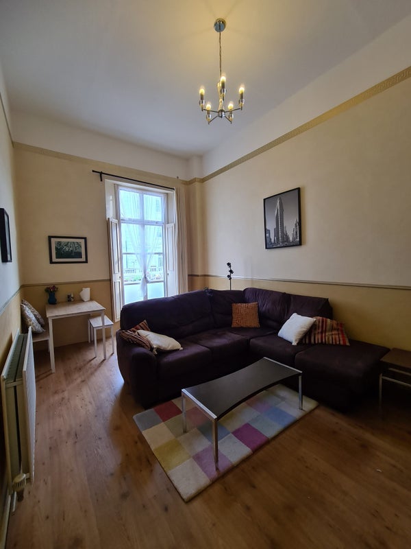 Room St George's Drive in City of Westminster