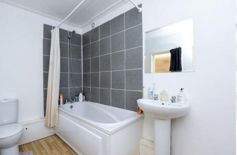 Room Oval Road in Greater London