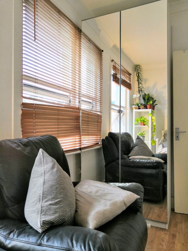 Room Oval Road in Greater London