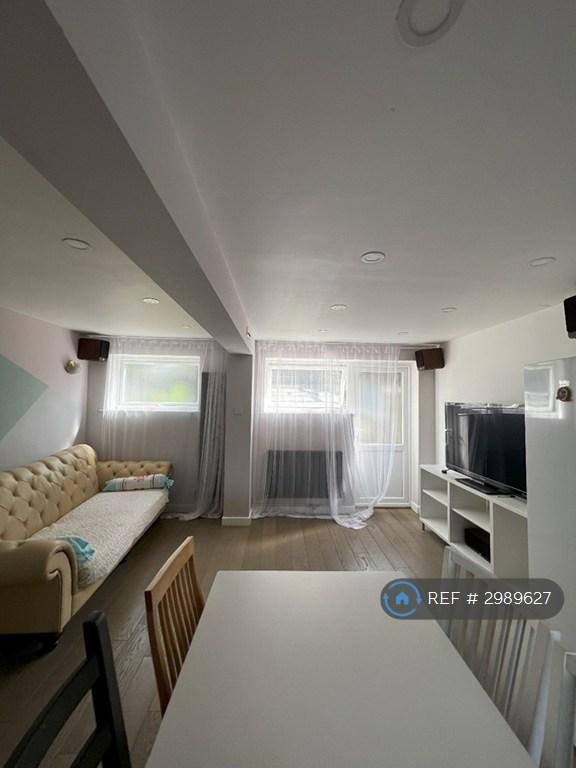 House Fox Close in Greater London