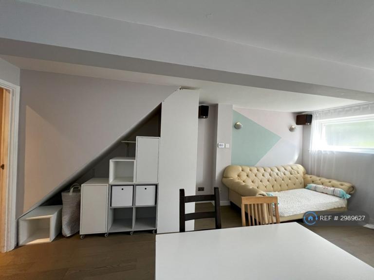 House Fox Close in Greater London