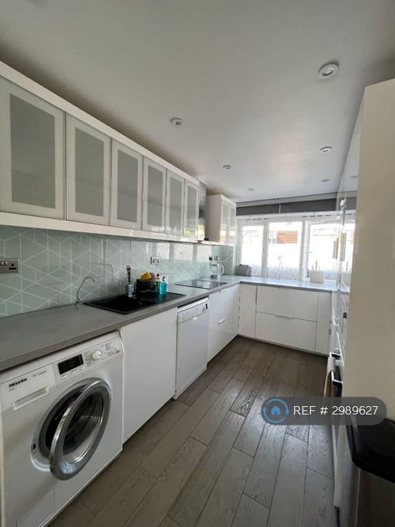 House Fox Close in Greater London
