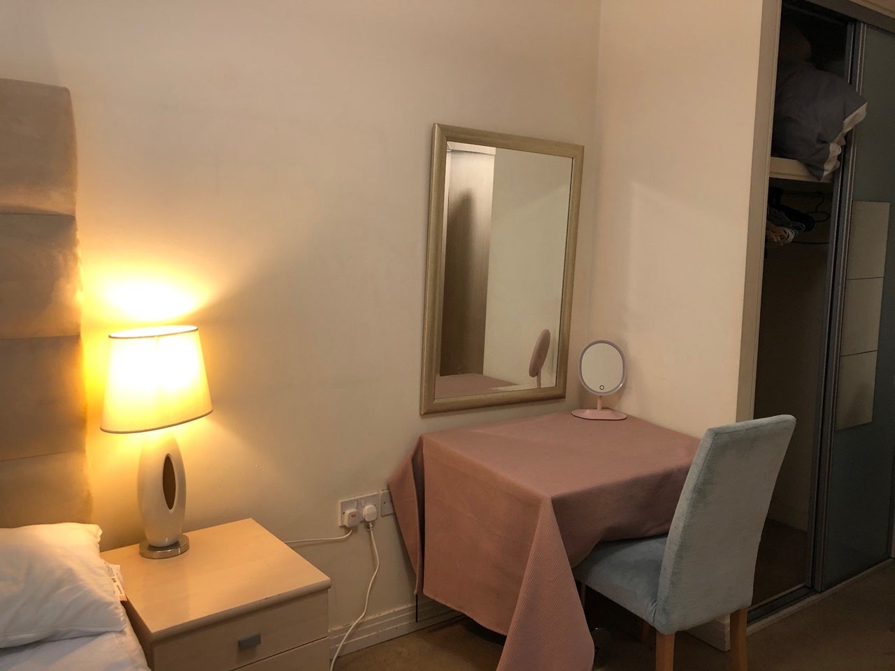 Flat Victoria Road in Greater London