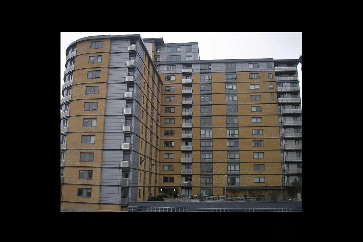 Flat Victoria Road in Greater London