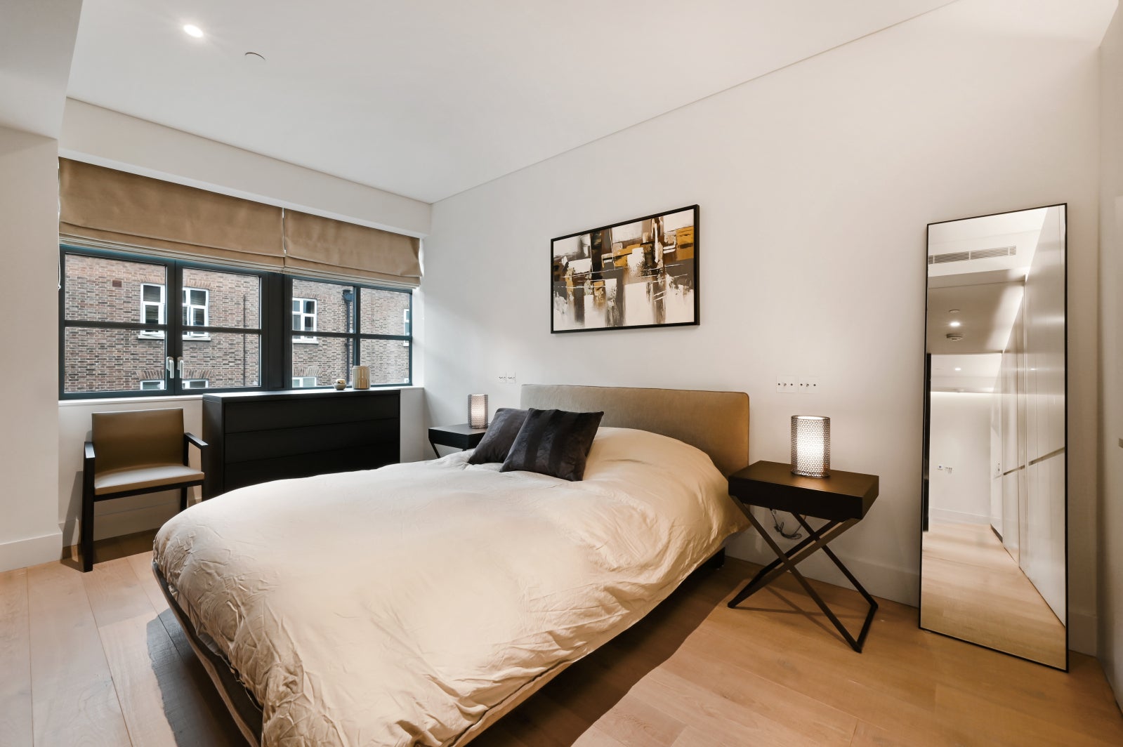Flat Whitfield Street in Greater London
