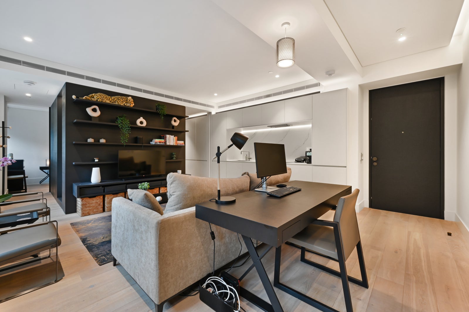 Flat Whitfield Street in Greater London
