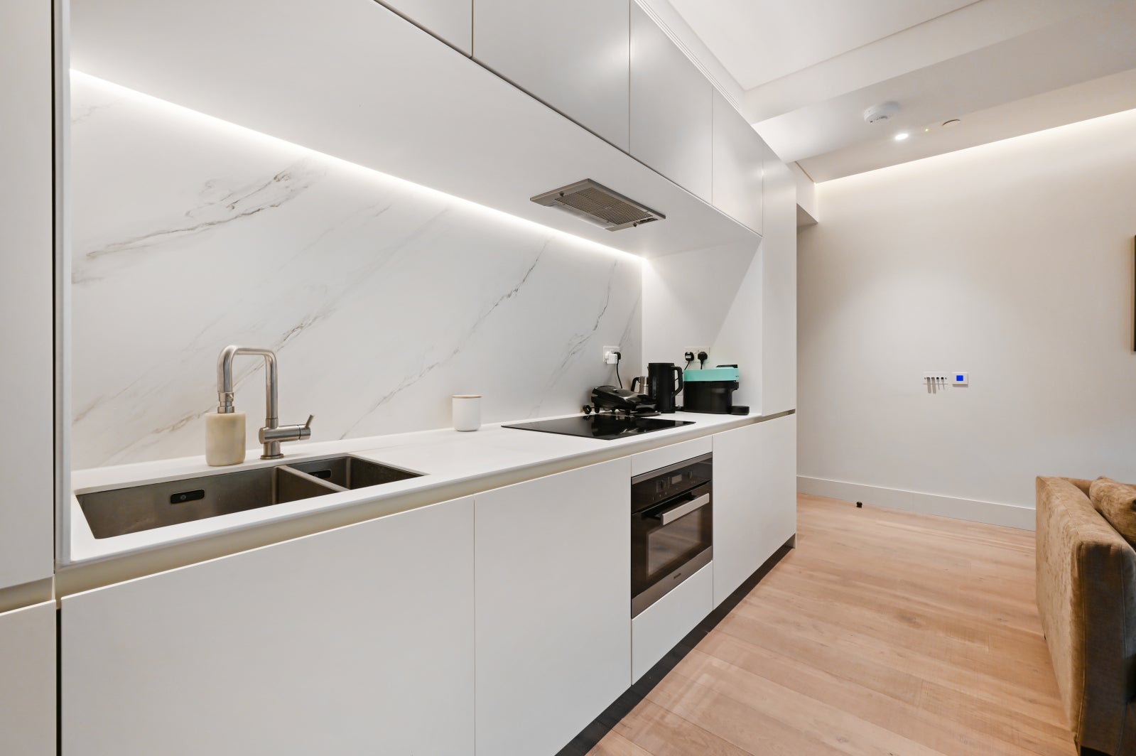 Flat Whitfield Street in Greater London