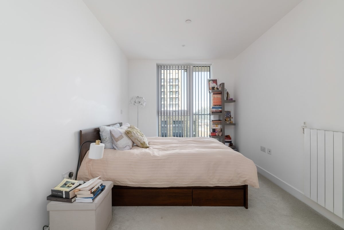 Flat Arsenal Way in Greater London
