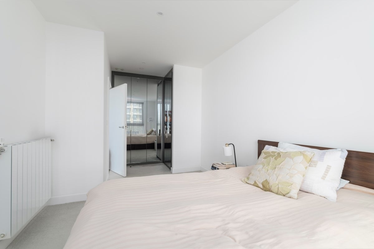 Flat Arsenal Way in Greater London