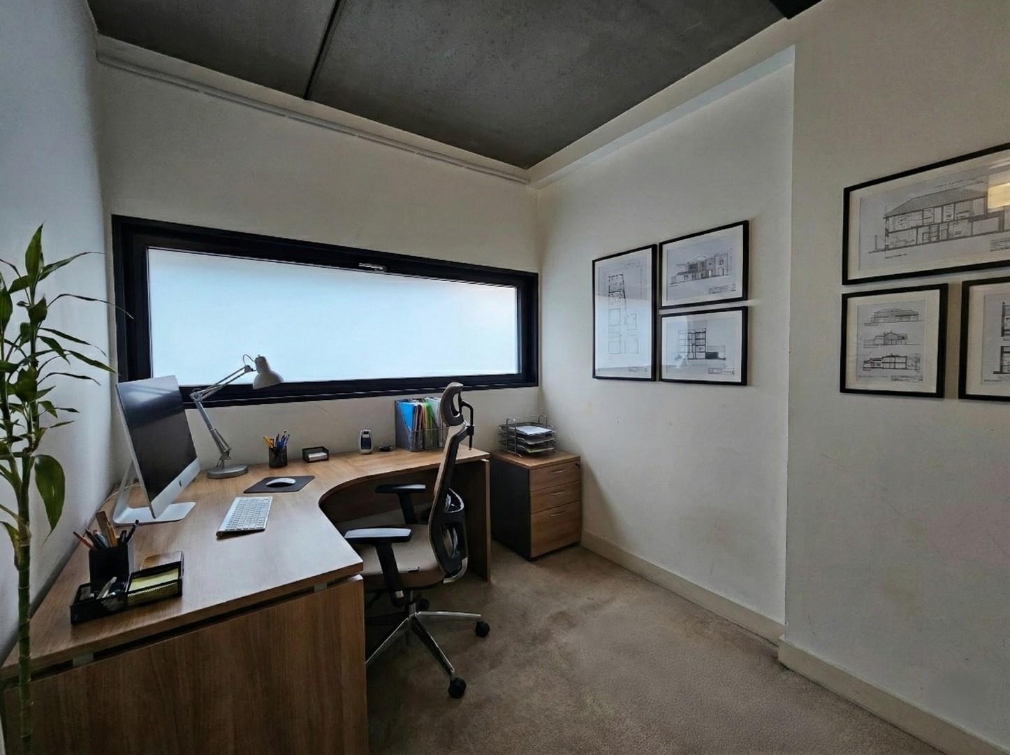 Flat Woodfield Road in Trafford