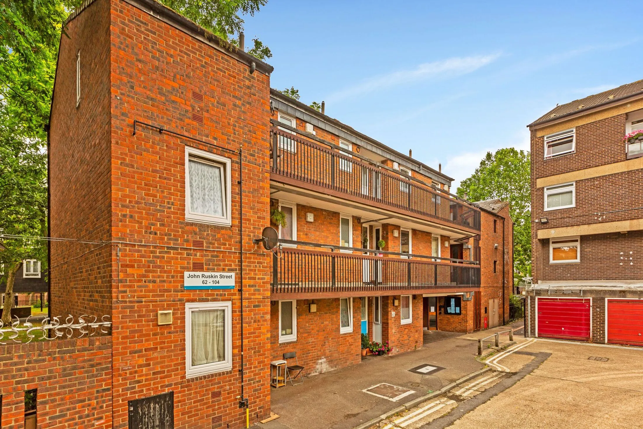 Flat John Ruskin Street in Greater London