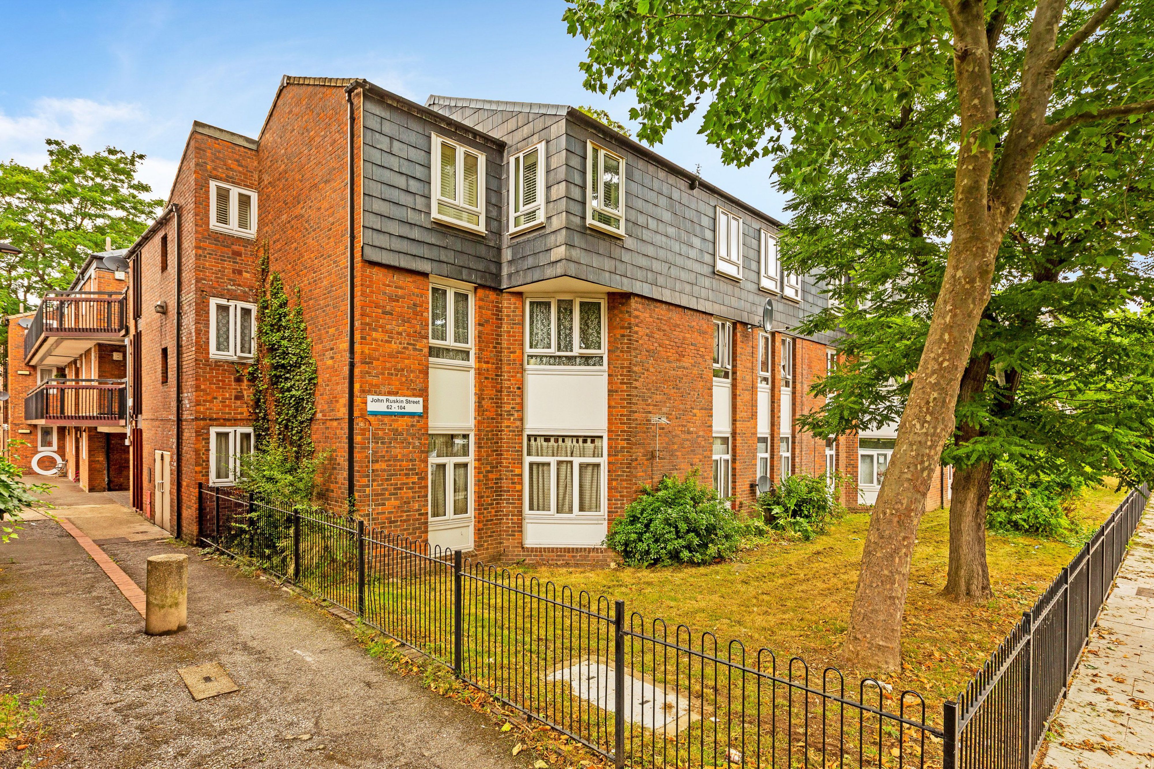 Flat John Ruskin Street in Greater London