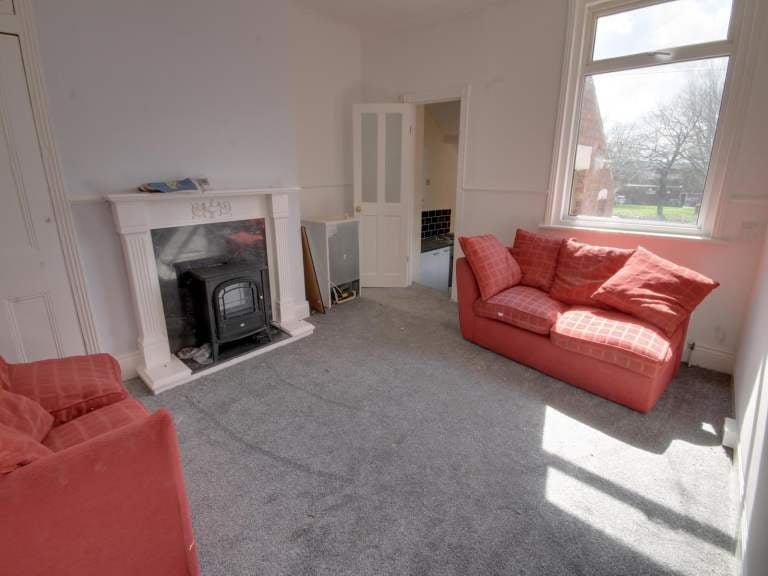 Flat Hexham Road in Newcastle upon Tyne