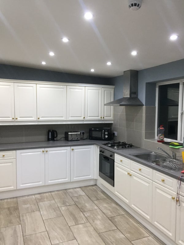 Room Ryvers Road in Slough