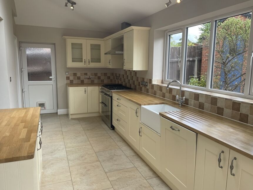 House Roundhill Close in Exeter