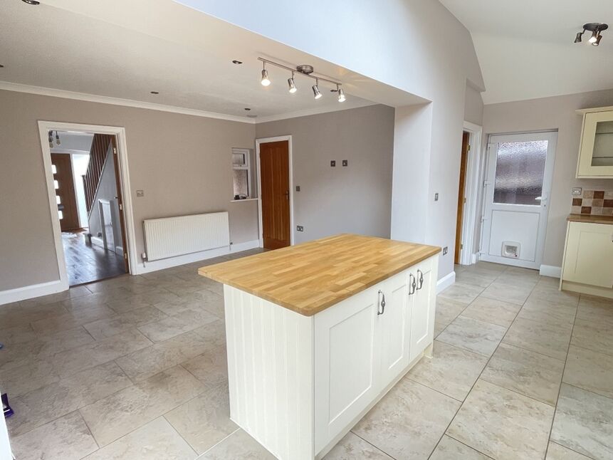 House Roundhill Close in Exeter