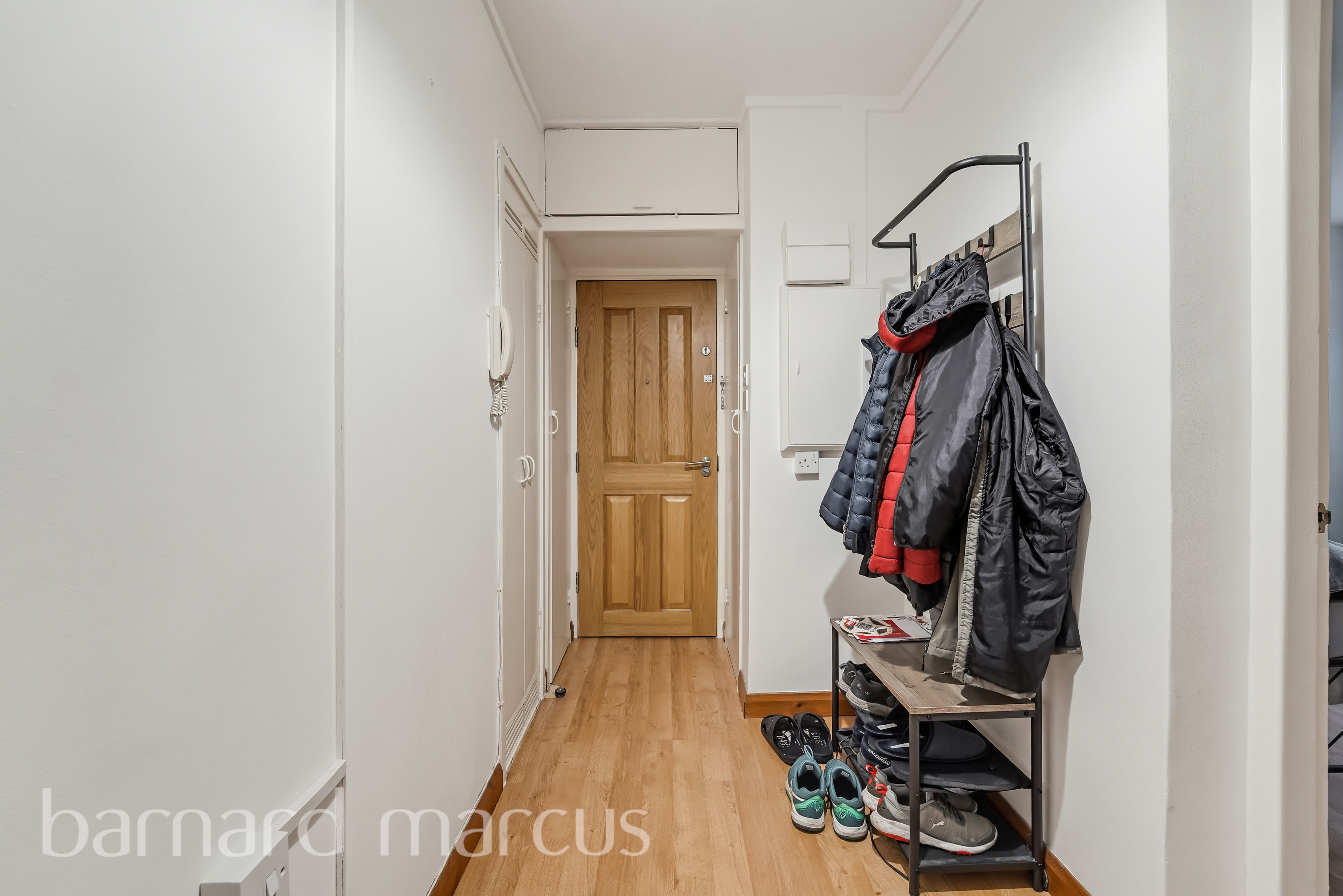Flat Ellisfield Drive in Greater London