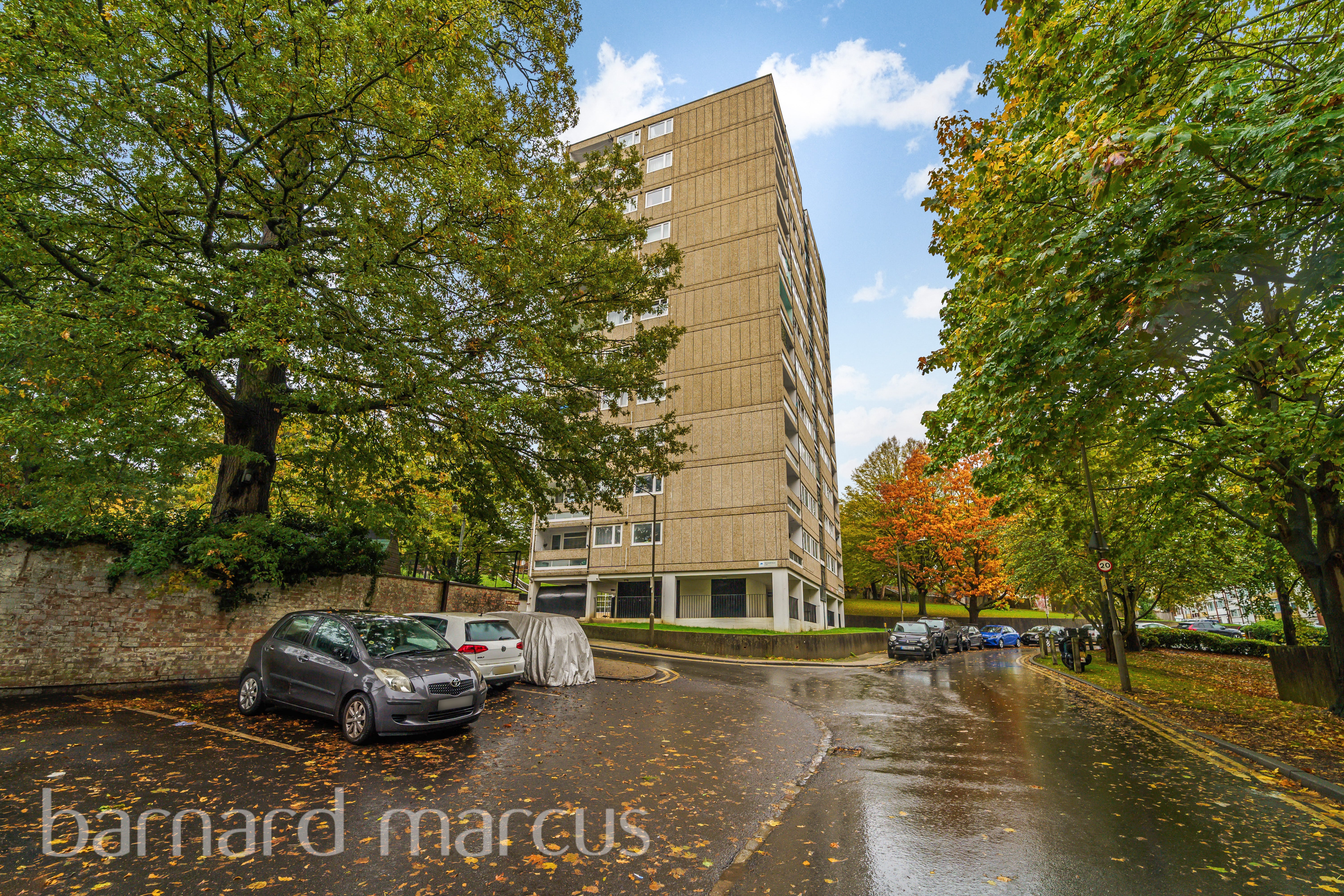 Flat Ellisfield Drive in Greater London