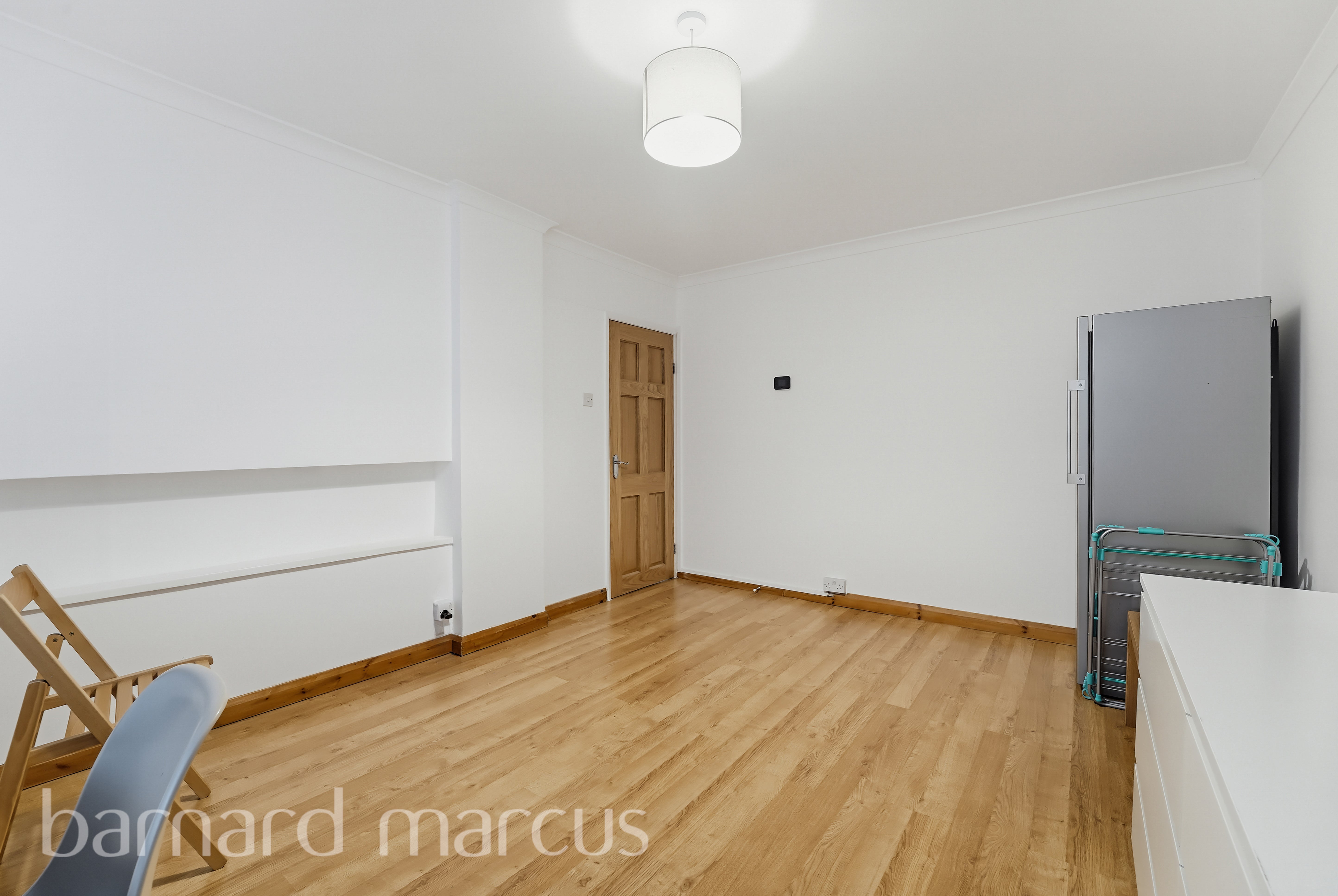 Flat Ellisfield Drive in Greater London