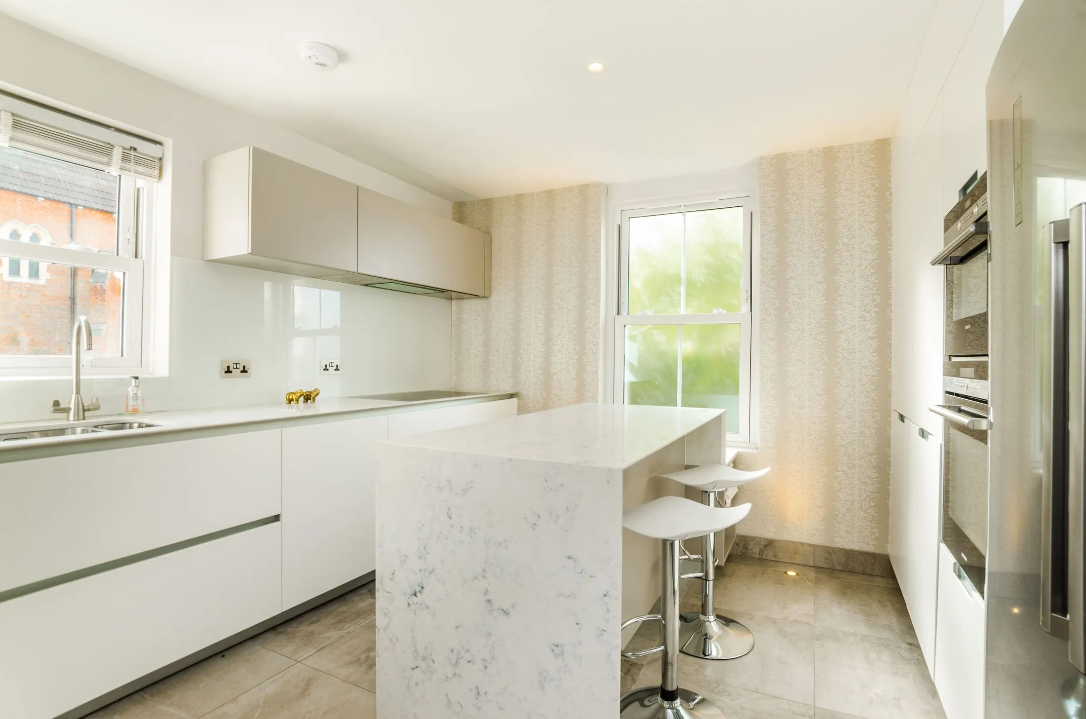 Flat Gladwell Road in Greater London