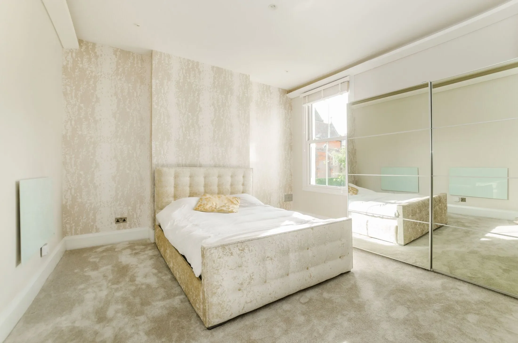 Flat Gladwell Road in Greater London