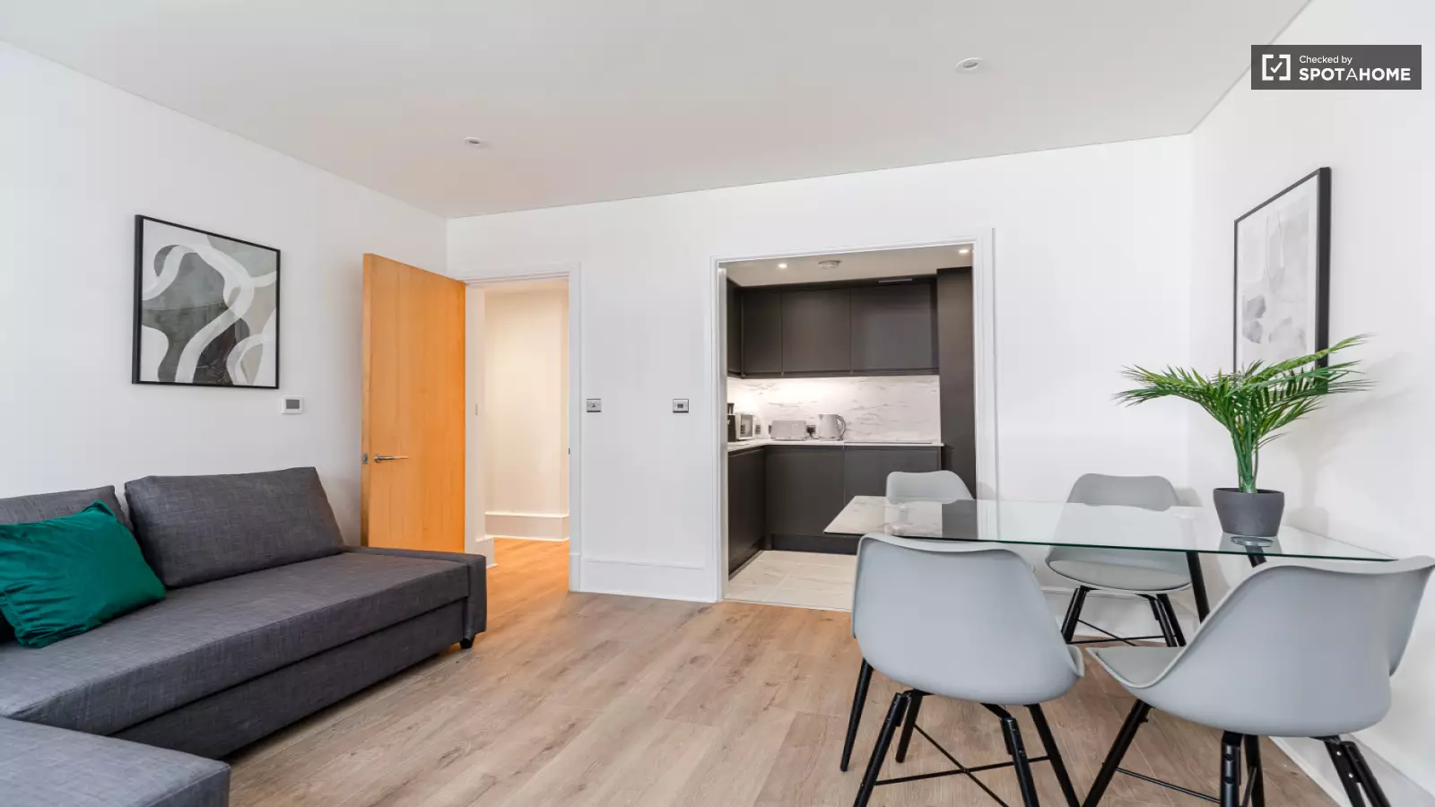 Flat Trebovir Road in Greater London