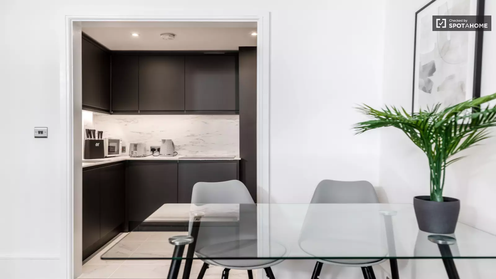 Flat Trebovir Road in Greater London