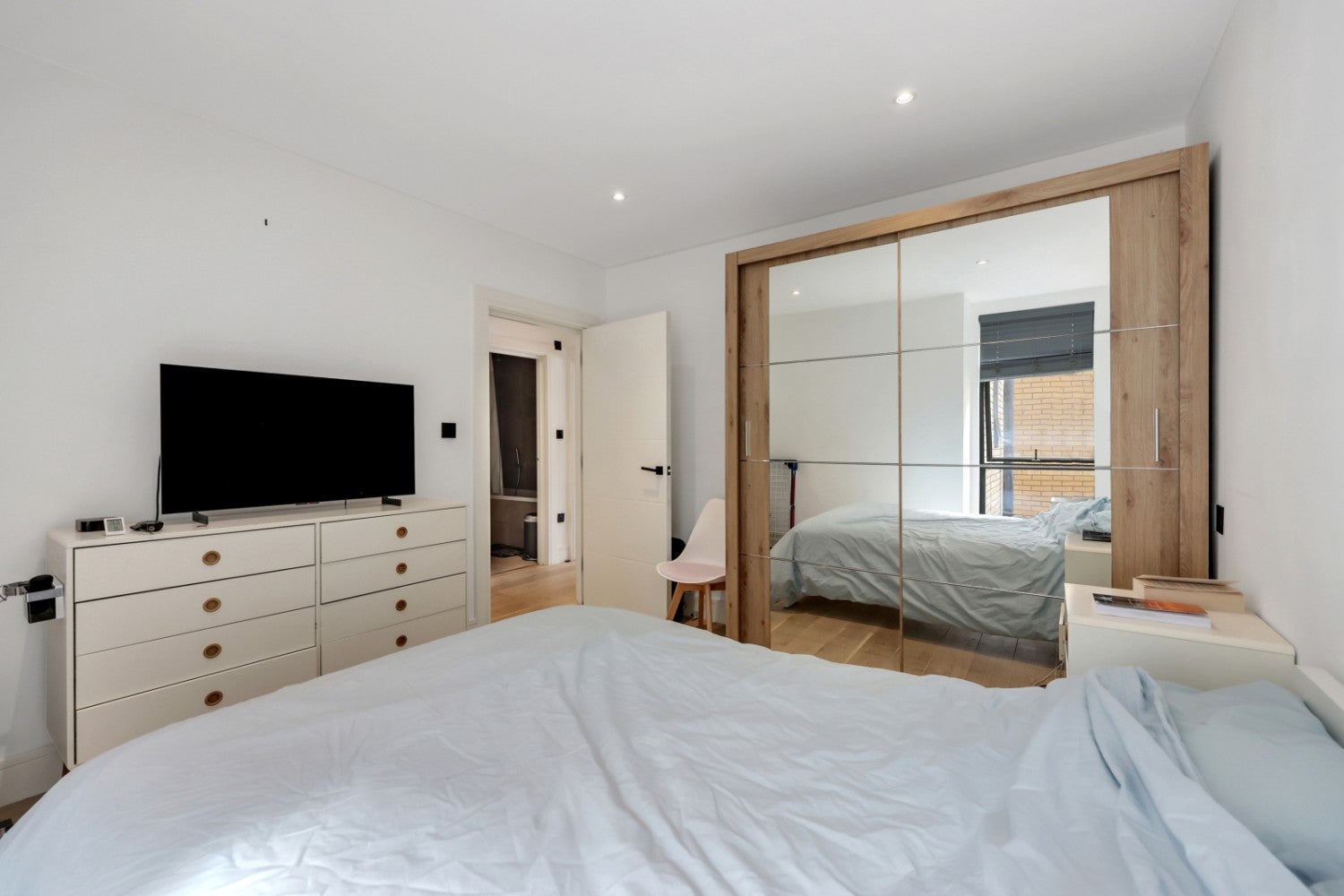 Flat Florida Street in Greater London