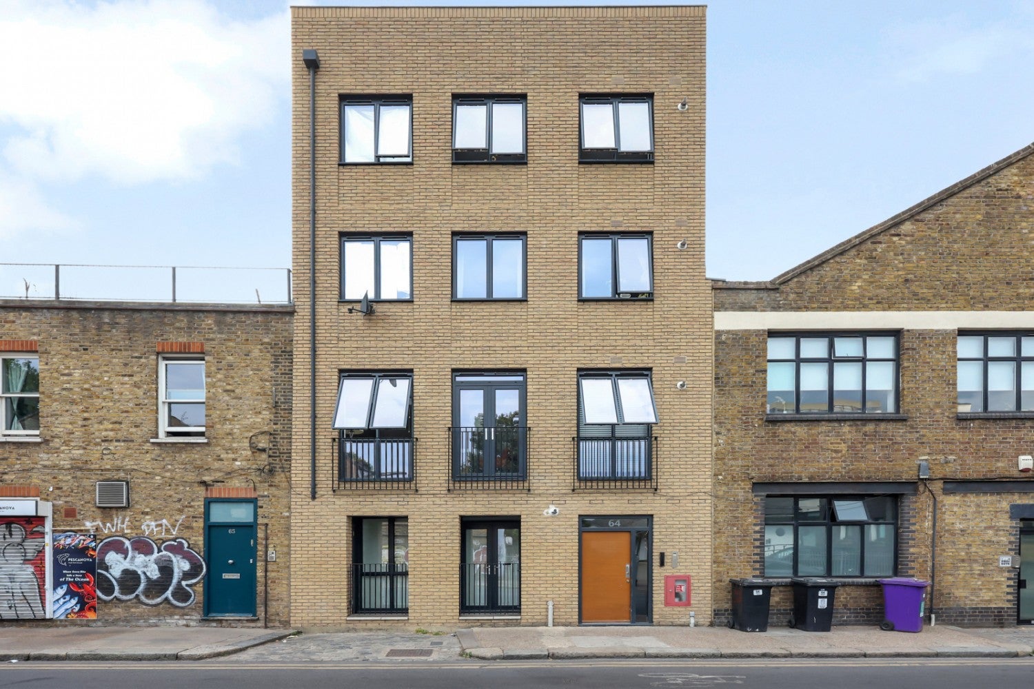 Flat Florida Street in Greater London