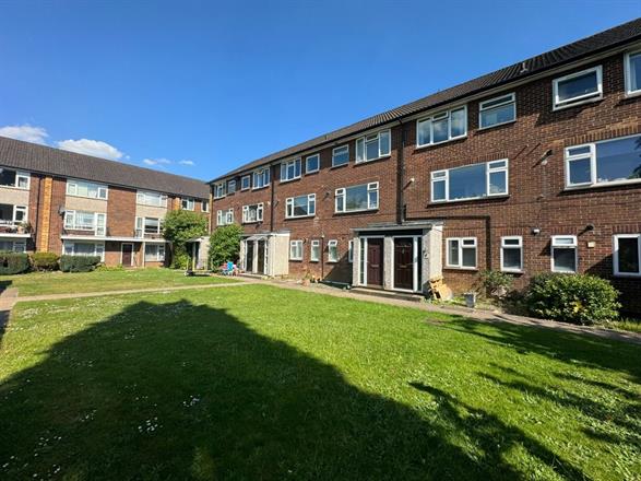 Flat Marlow Road in High Wycombe