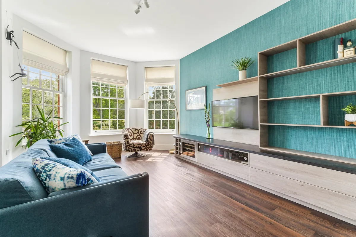 Flat Sherwood Way in Epsom and Ewell