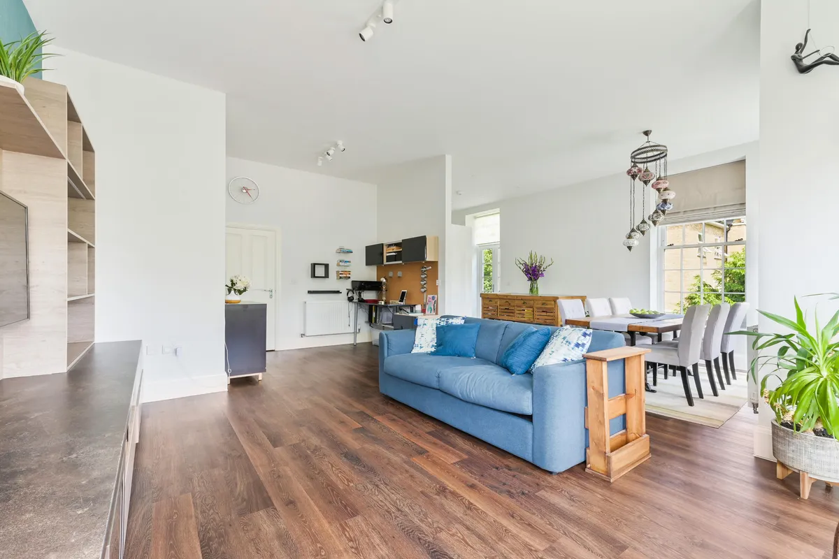 Flat Sherwood Way in Epsom and Ewell