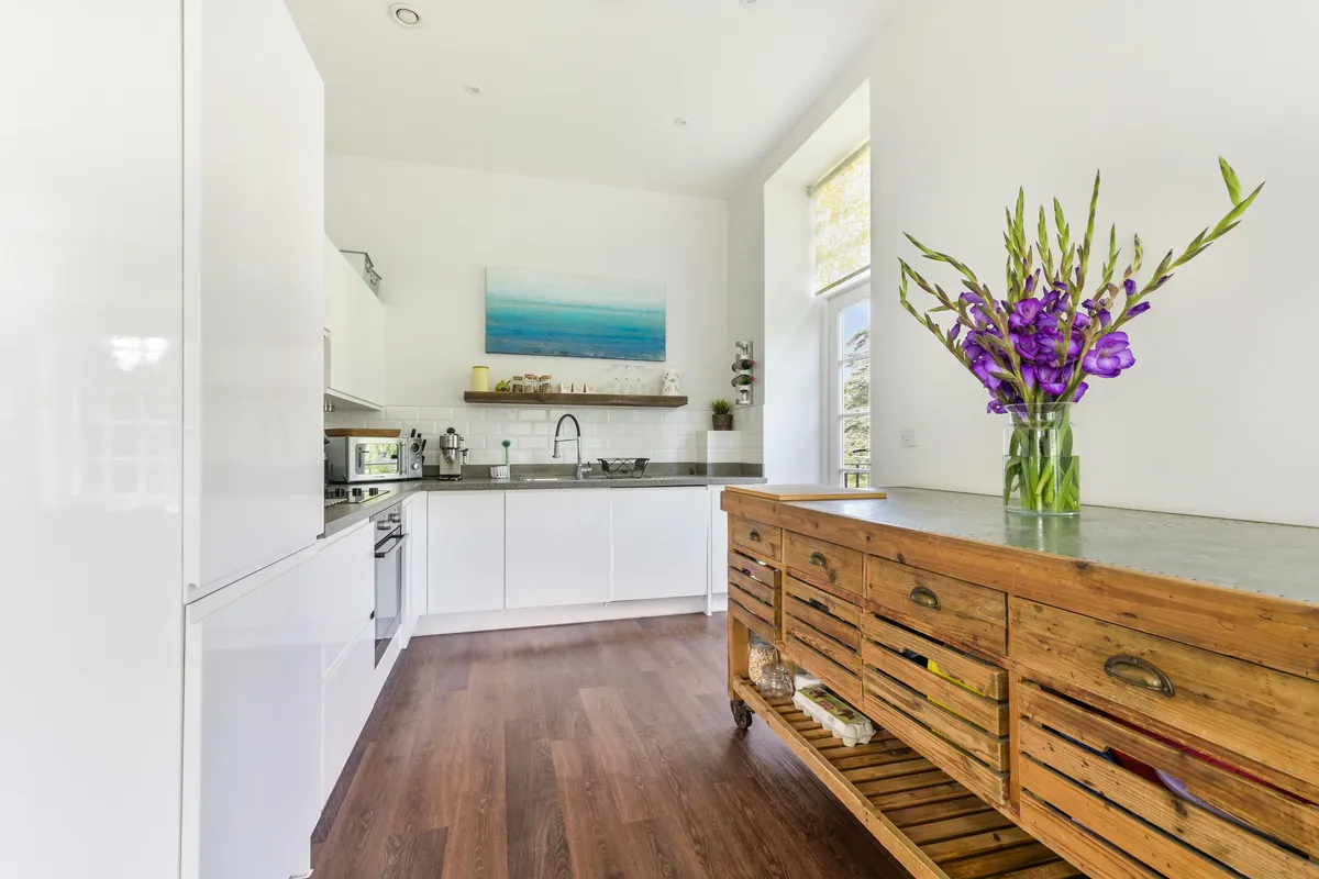 Flat Sherwood Way in Epsom and Ewell