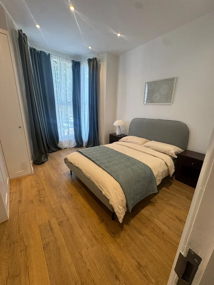 Flat Adelaide Grove in Greater London