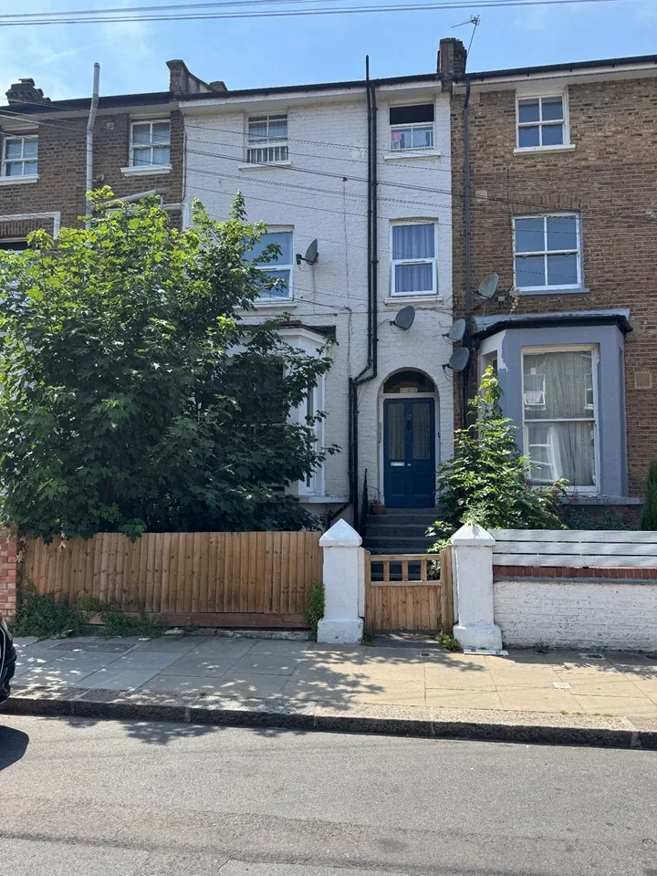 Flat Adelaide Grove in Greater London