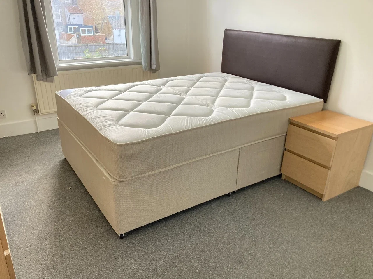 Room Kirn Road in Greater London