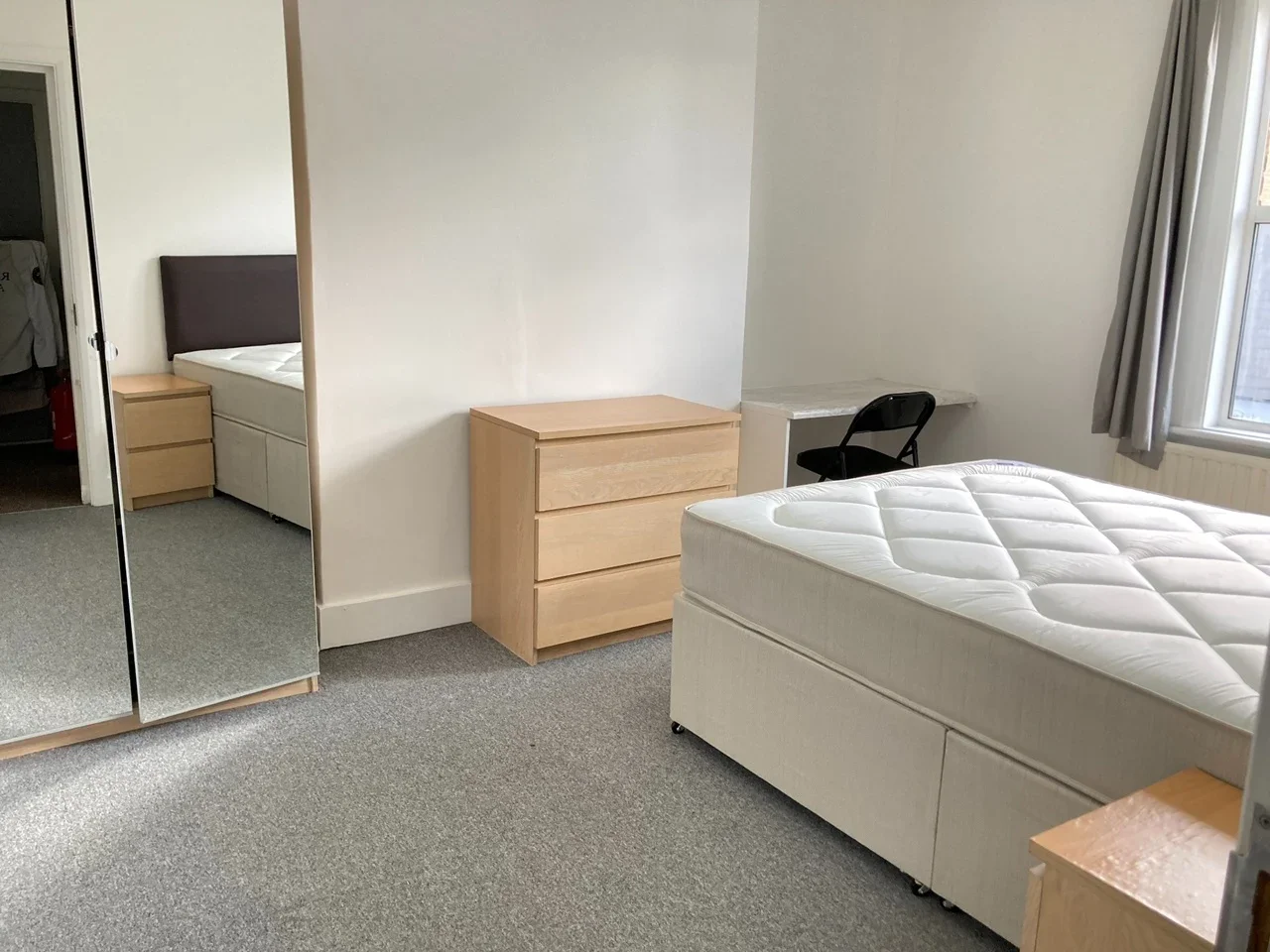 Room Kirn Road in Greater London