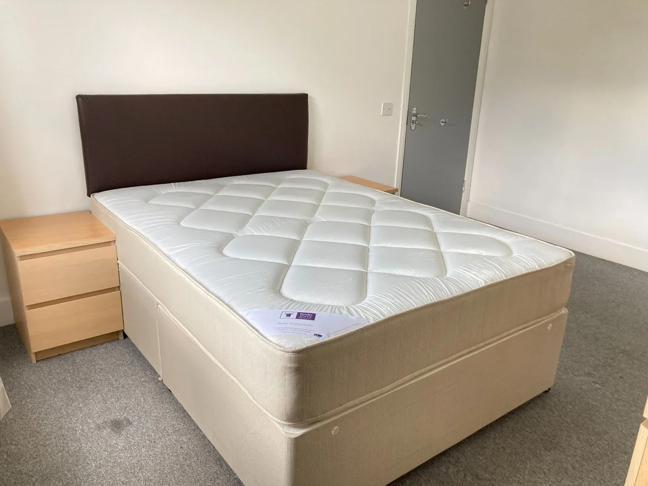 Room Kirn Road in Greater London