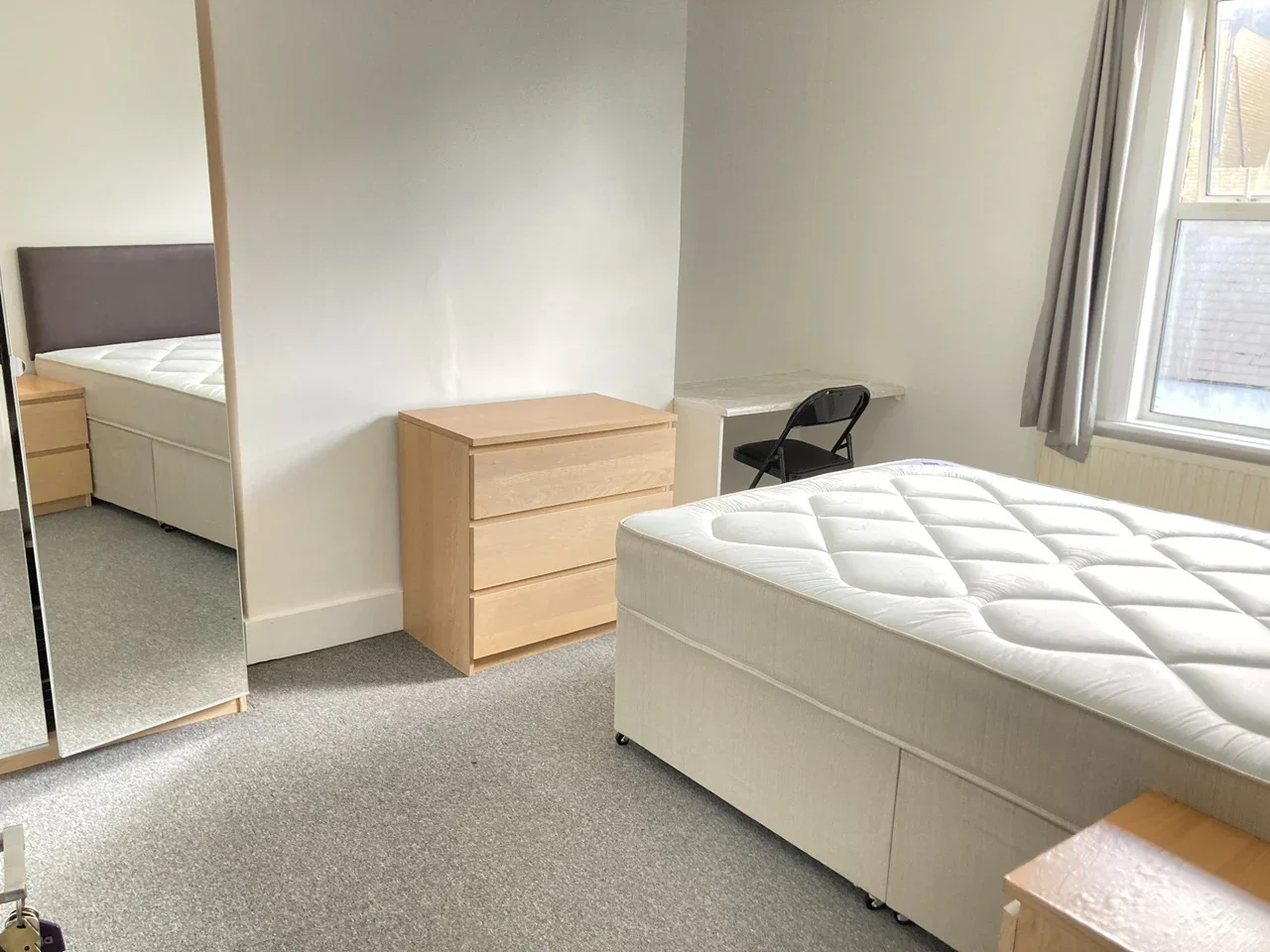 Room Kirn Road in Greater London