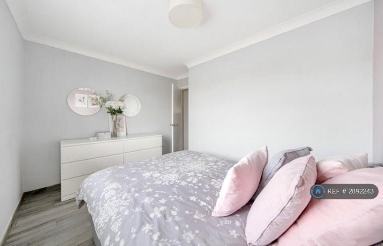 Room Todd Crescent in Borough of Swale
