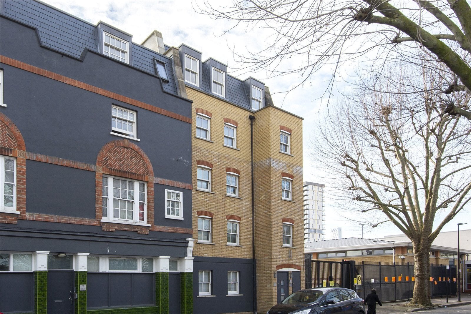 Flat Tiller Road in Greater London