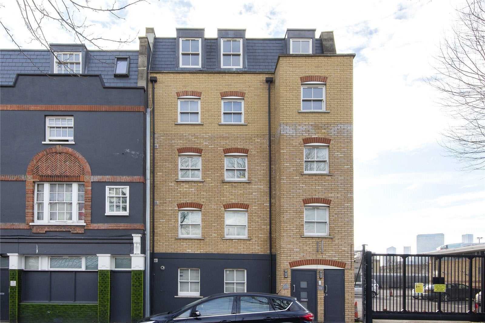 Flat Tiller Road in Greater London