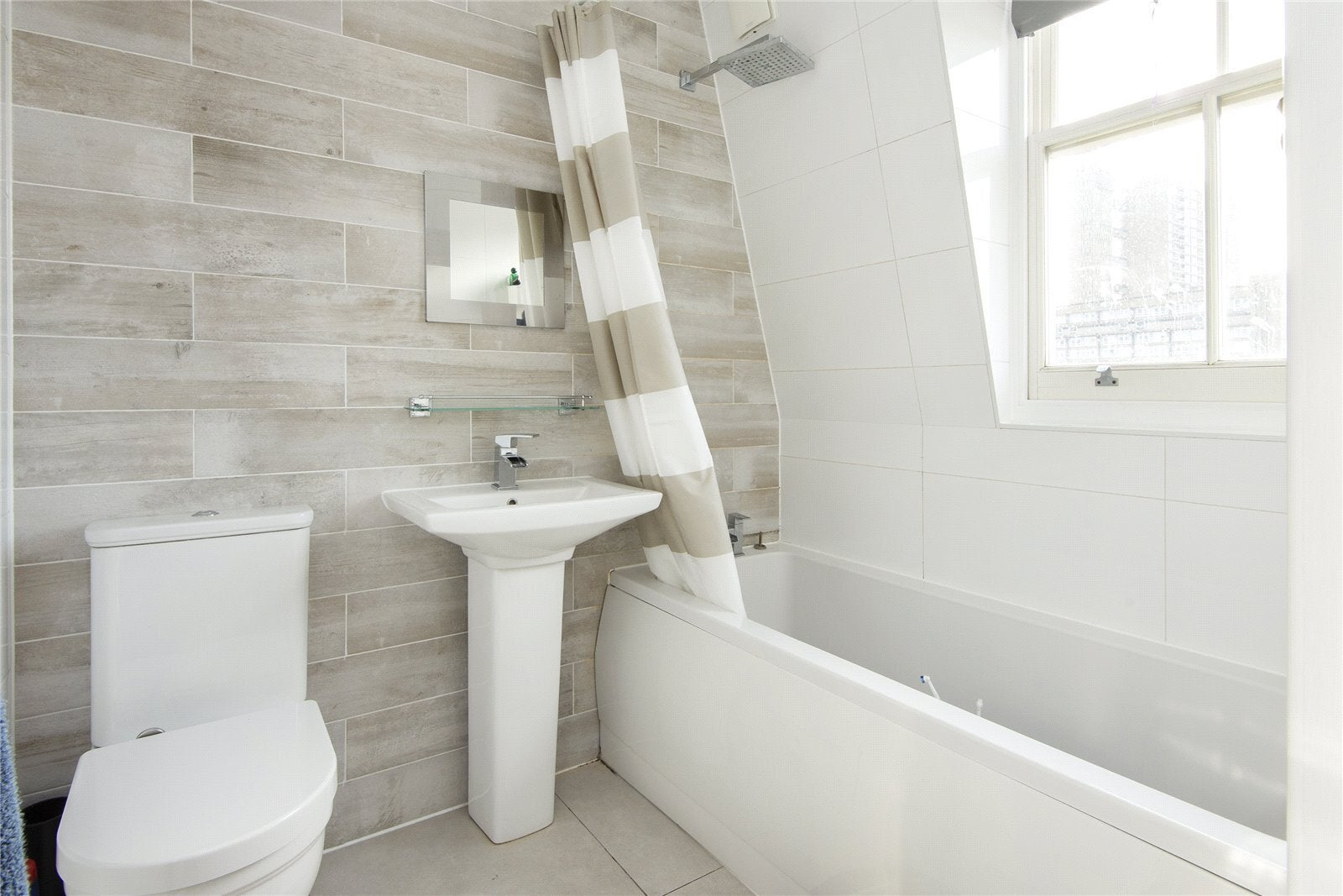 Flat Tiller Road in Greater London