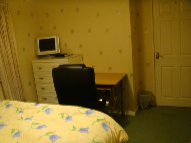 Room Arden Road in Crawley