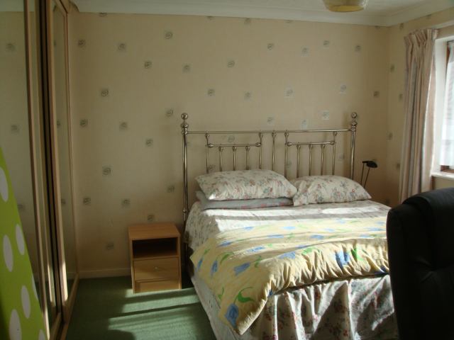 Room Arden Road in Crawley