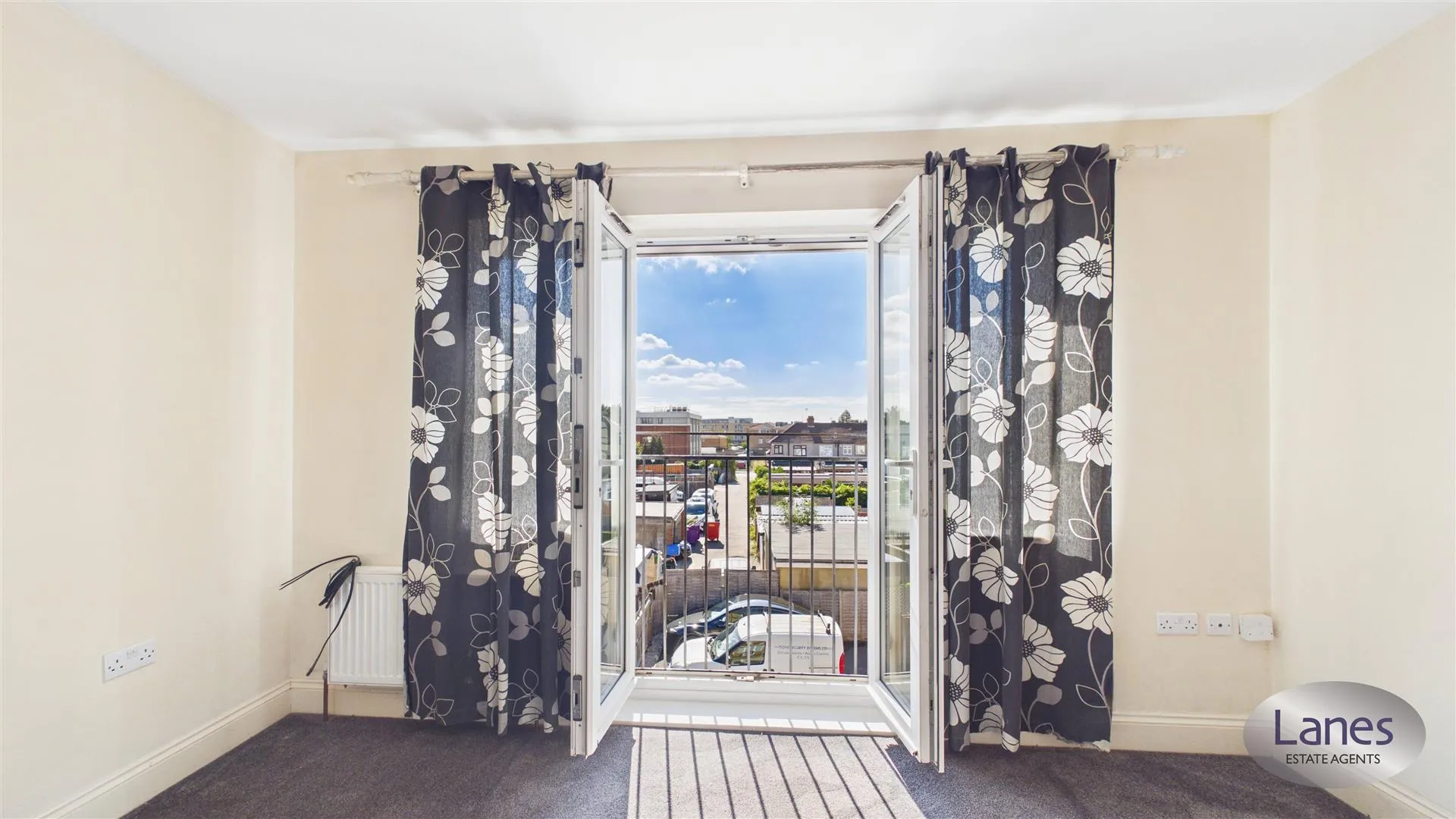 Flat Lambton Avenue in Waltham Cross