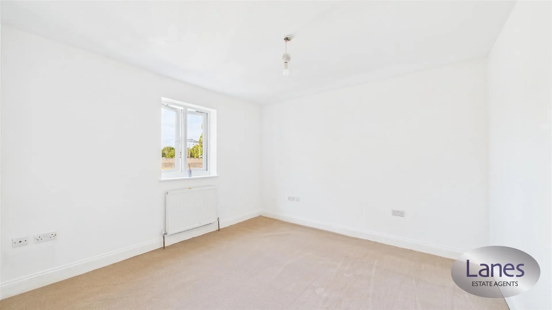 Flat Lambton Avenue in Waltham Cross