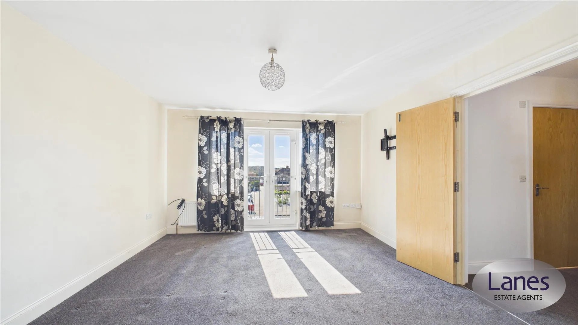 Flat Lambton Avenue in Waltham Cross