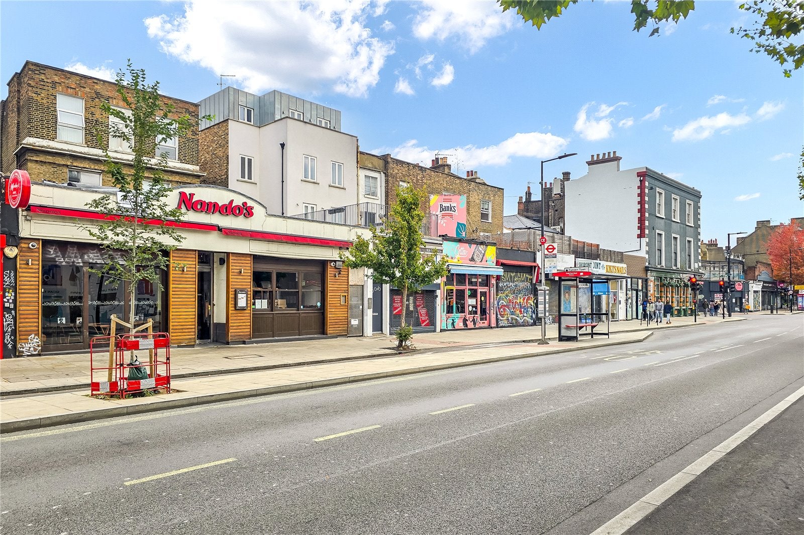 Flat Chalk Farm Road in Greater London