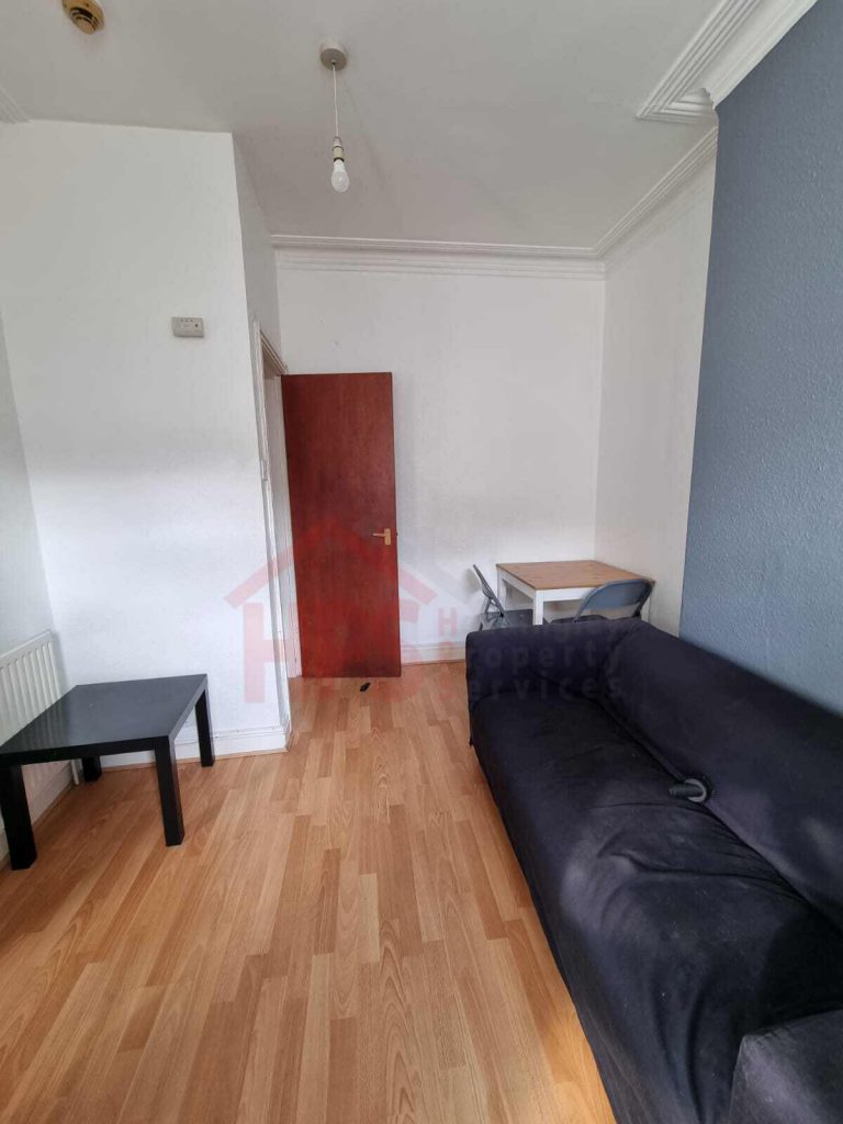 Flat Headingley Mount in Leeds
